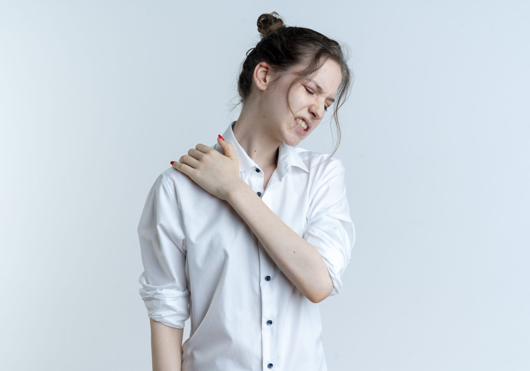 il dolore alla spalla su una giovane donna